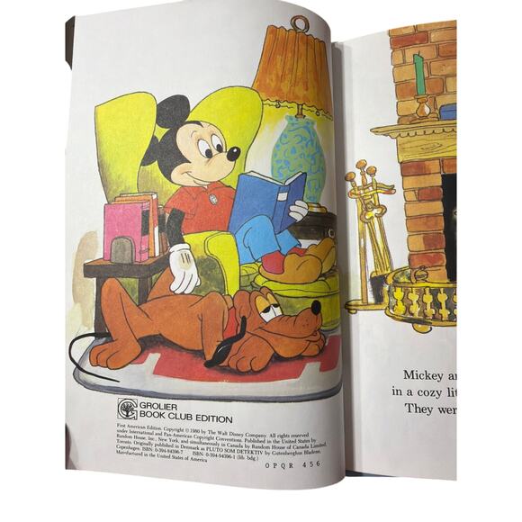 Walt Disney's Pluto the Detective Wonderful World of Reading Hardcover Book - Picture 5 of 11